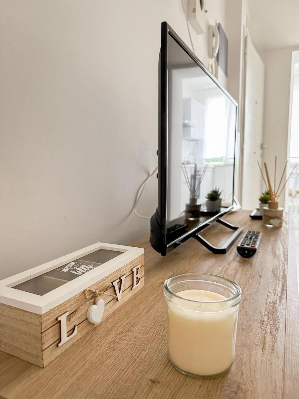 Apartmán La Via Del Castello Castelferretti Exteriér fotografie
